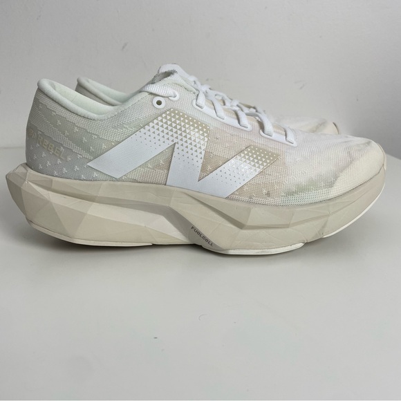 New Balance FuelCell Rebel V4 Women's Size 7.5 White/Linen Running Shoes